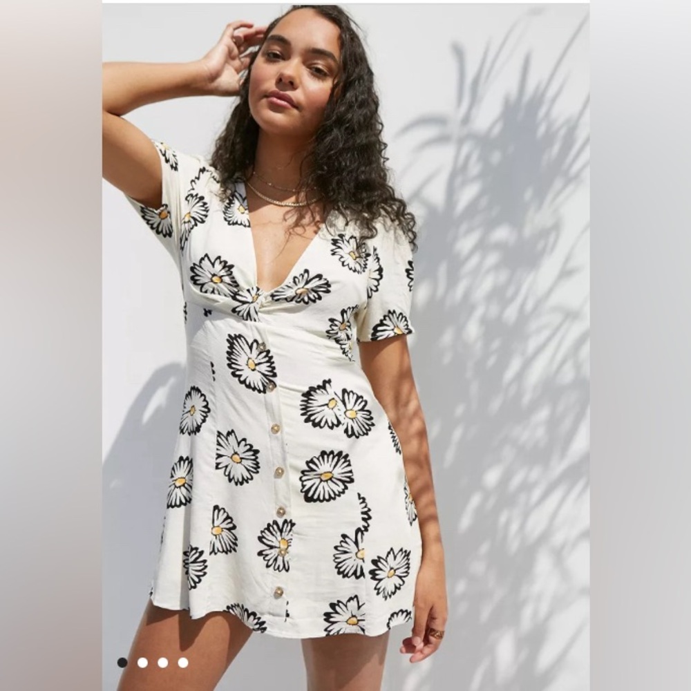 Urban Outfitters Mini Dress Size S Bettie Twist-Front Black Floral Daisy Print